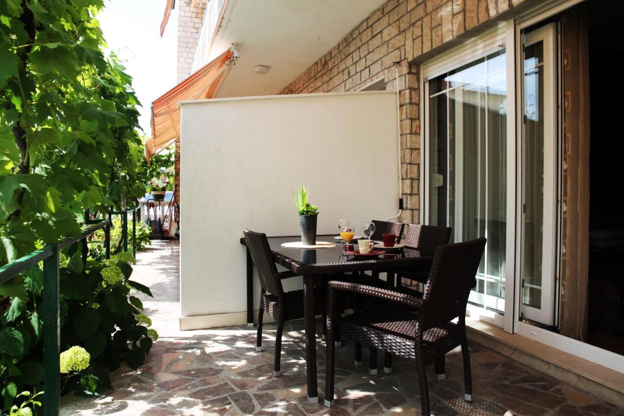 Apartments Rino Vodice Bagian luar foto